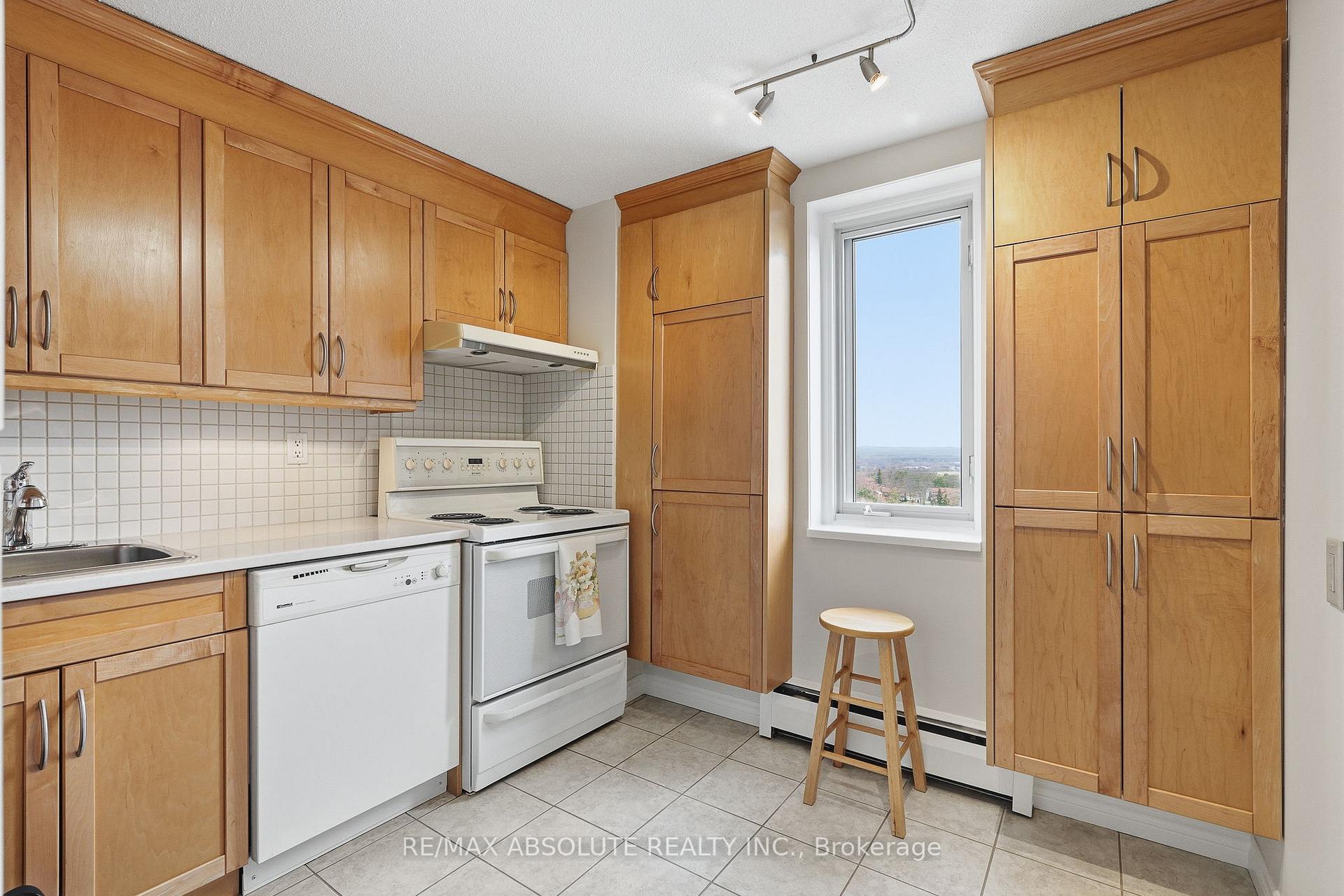 Photo 14 of Unit 1010, 915 Elmsmere Road, Ottawa, Beacon Hill South — HOMEH