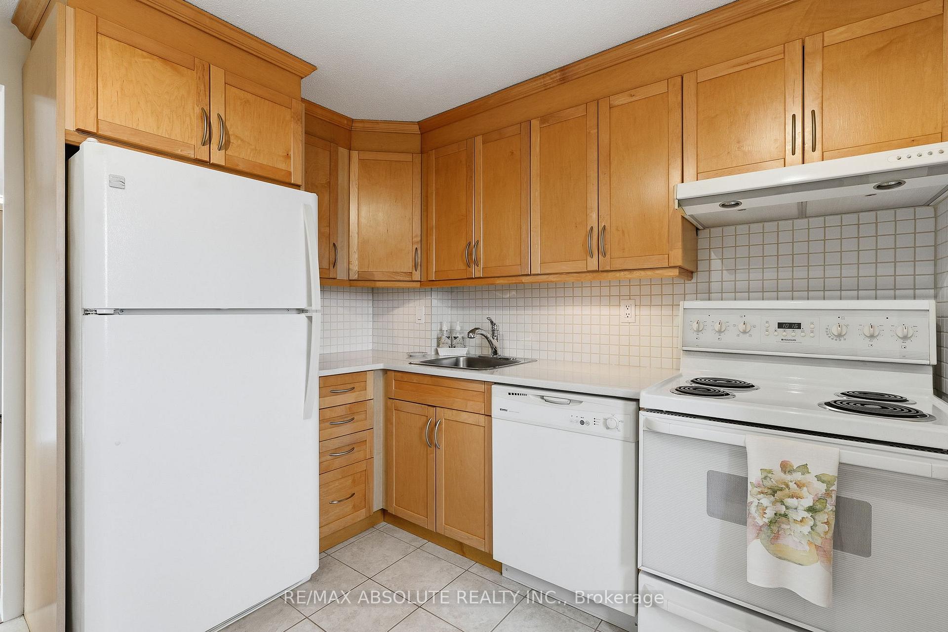 Photo 16 of Unit 1010, 915 Elmsmere Road, Ottawa, Beacon Hill South — HOMEH