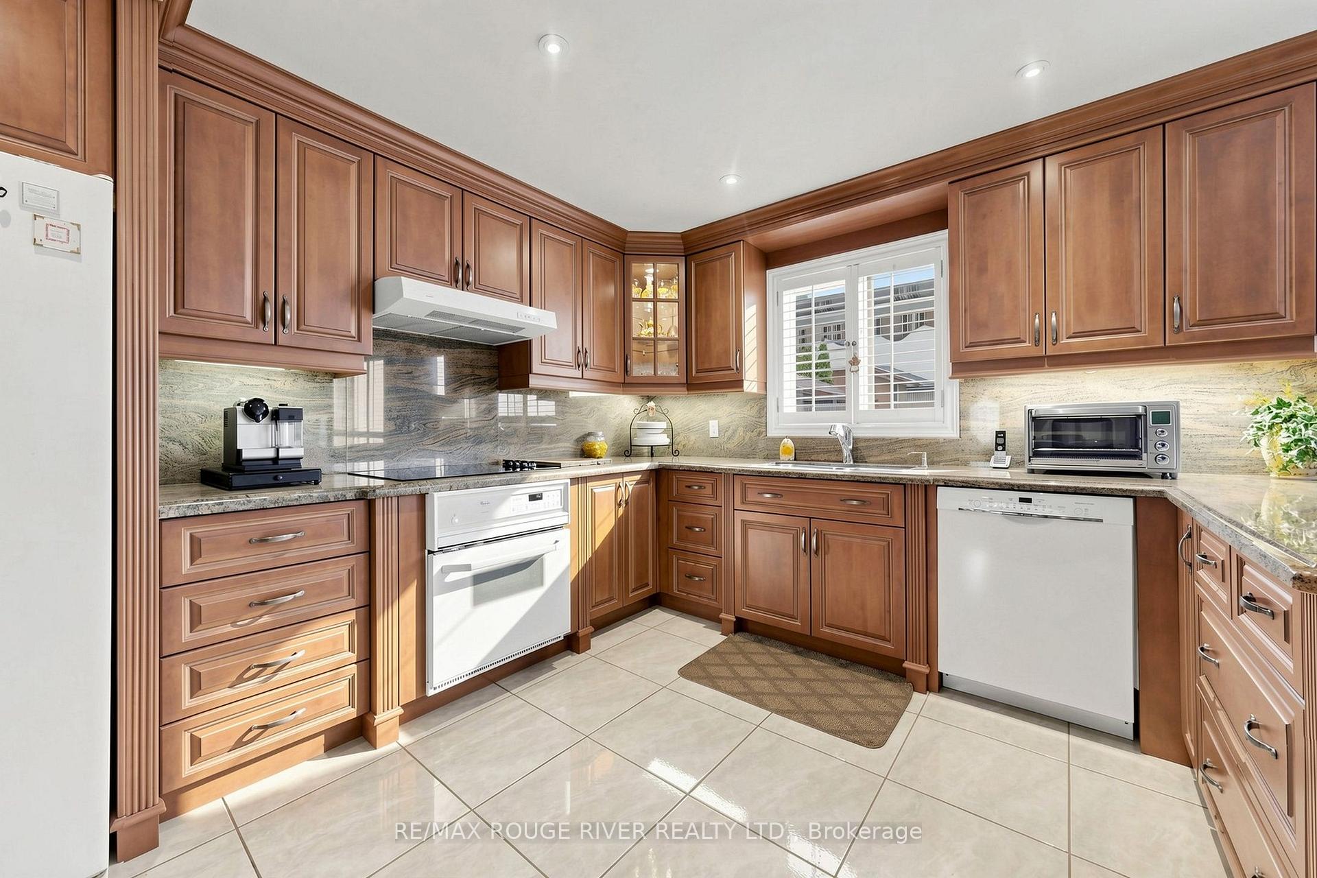 Photo 14 of 48 Chillery Avenue, Scarborough, Eglinton East — HOMEH