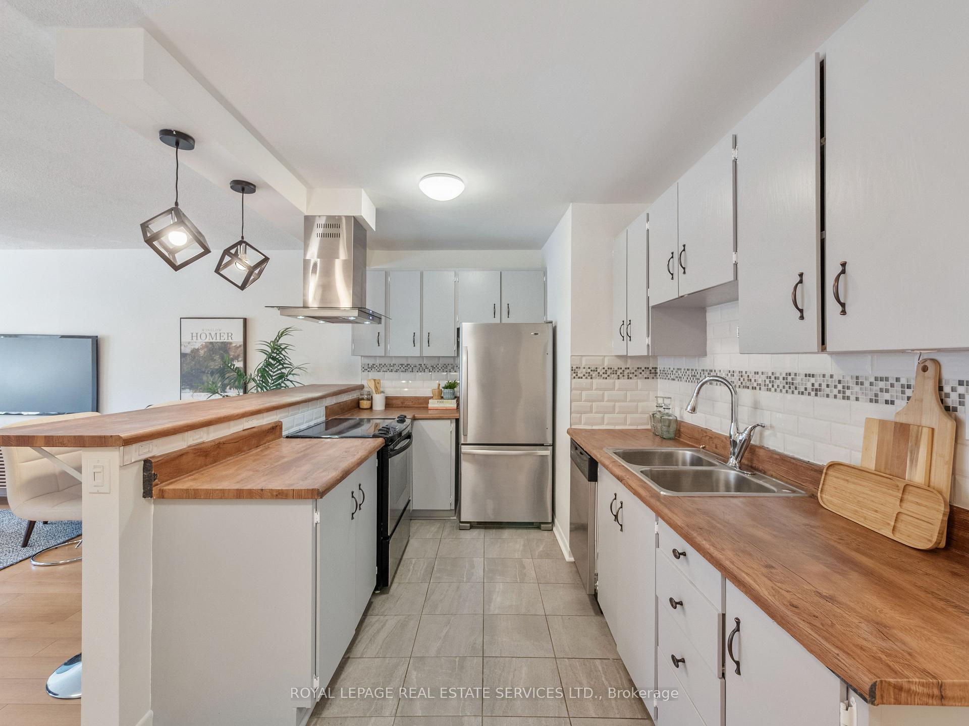 Photo 12 of 346 Indian Road Crescent, Toronto, Junction Area — HOMEH