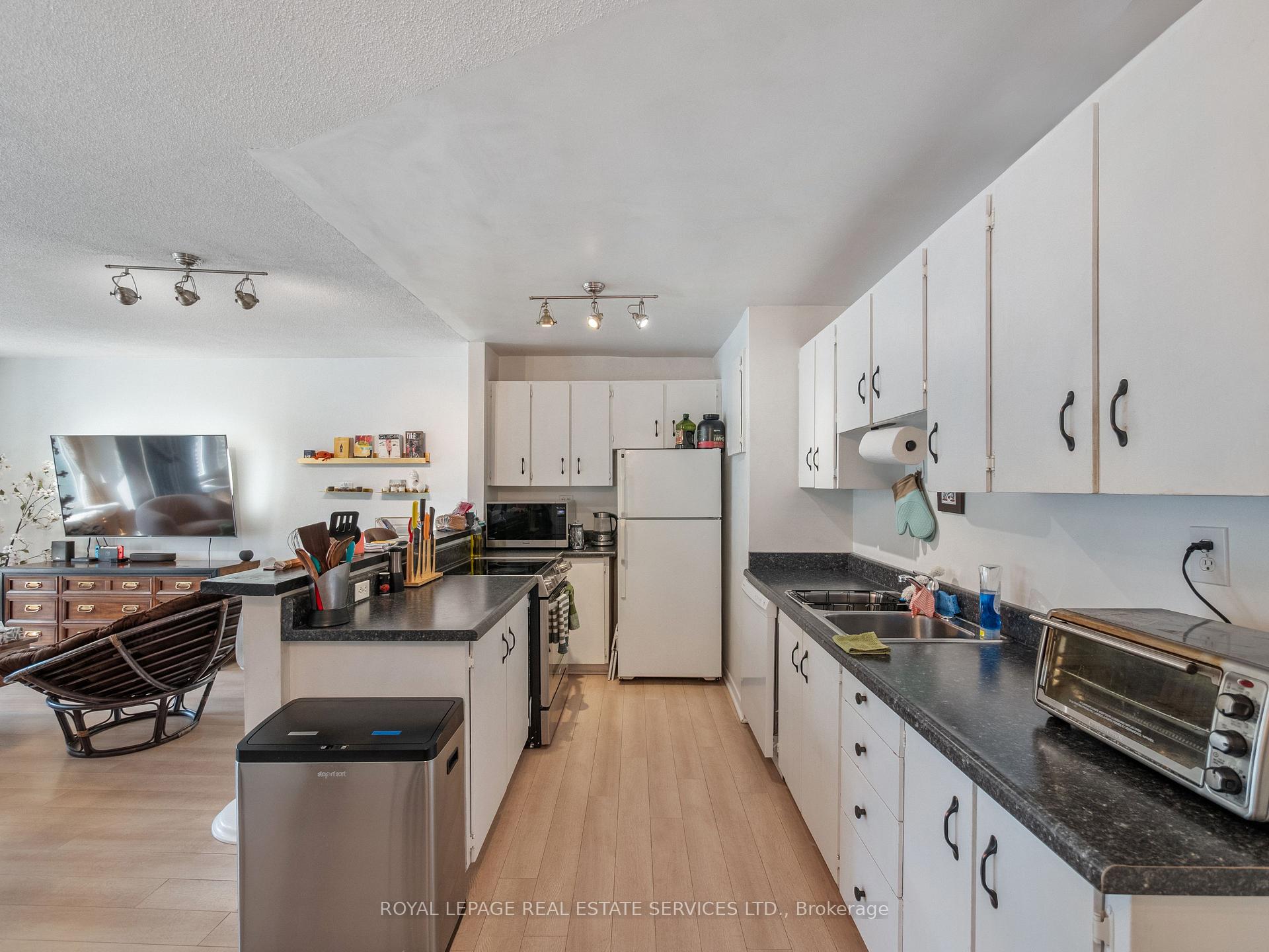 Photo 21 of 346 Indian Road Crescent, Toronto, Junction Area — HOMEH