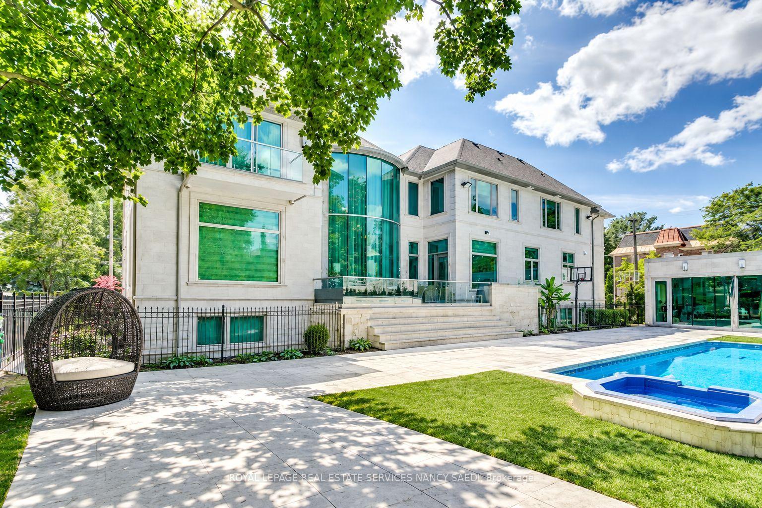 Photo 5 of 42 Wimpole Drive, North York, St. Andrew-Windfields — HOMEH