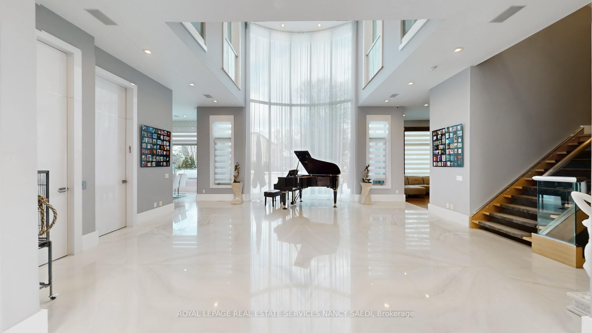 Photo 10 of 42 Wimpole Drive, North York, St. Andrew-Windfields — HOMEH
