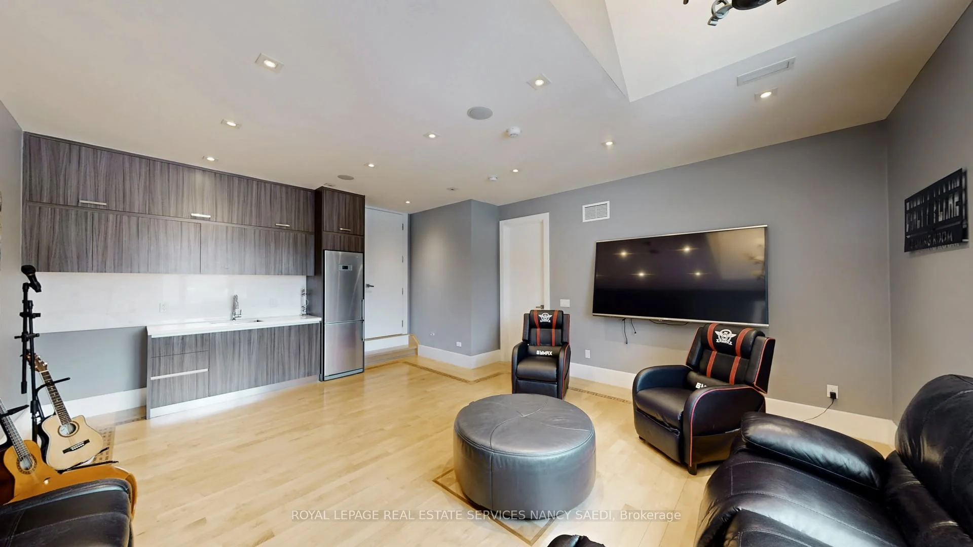 Photo 40 of 42 Wimpole Drive, North York, St. Andrew-Windfields — HOMEH