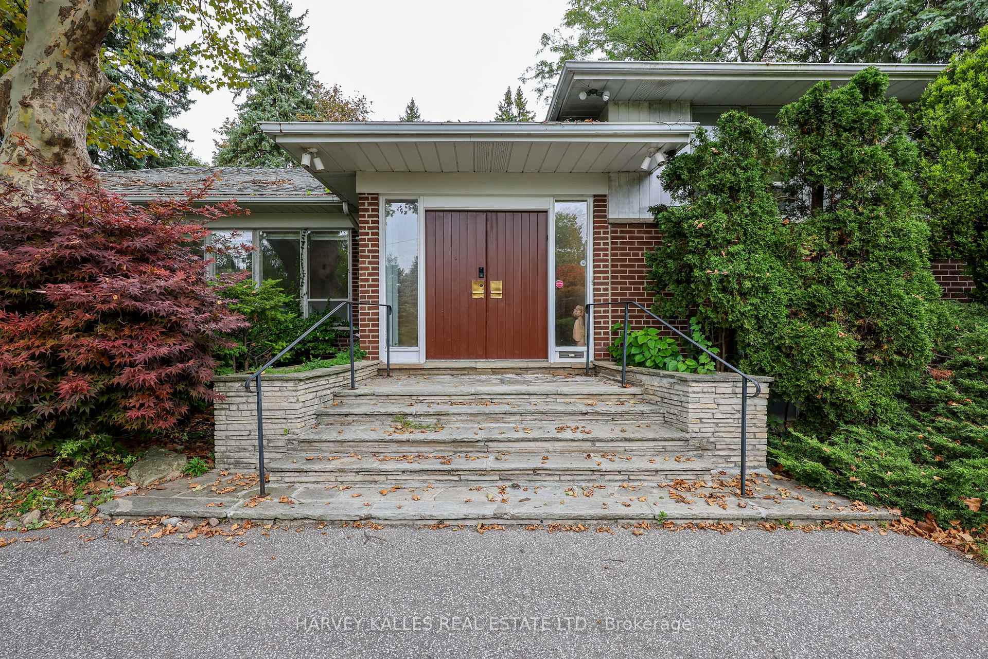 Photo 5 of 2 Clovestone Road, North York, St. Andrew-Windfields — HOMEH