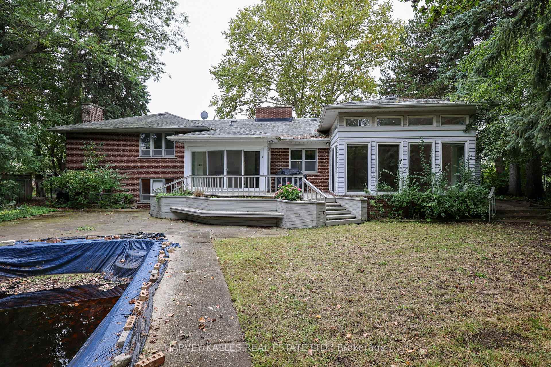 Photo 7 of 2 Clovestone Road, North York, St. Andrew-Windfields — HOMEH