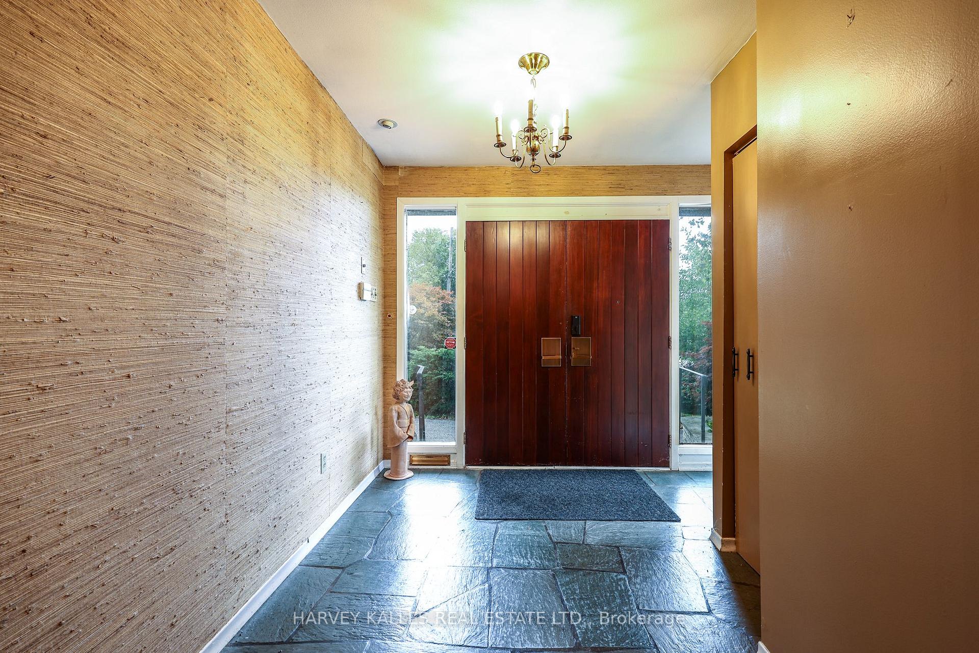 Photo 10 of 2 Clovestone Road, North York, St. Andrew-Windfields — HOMEH