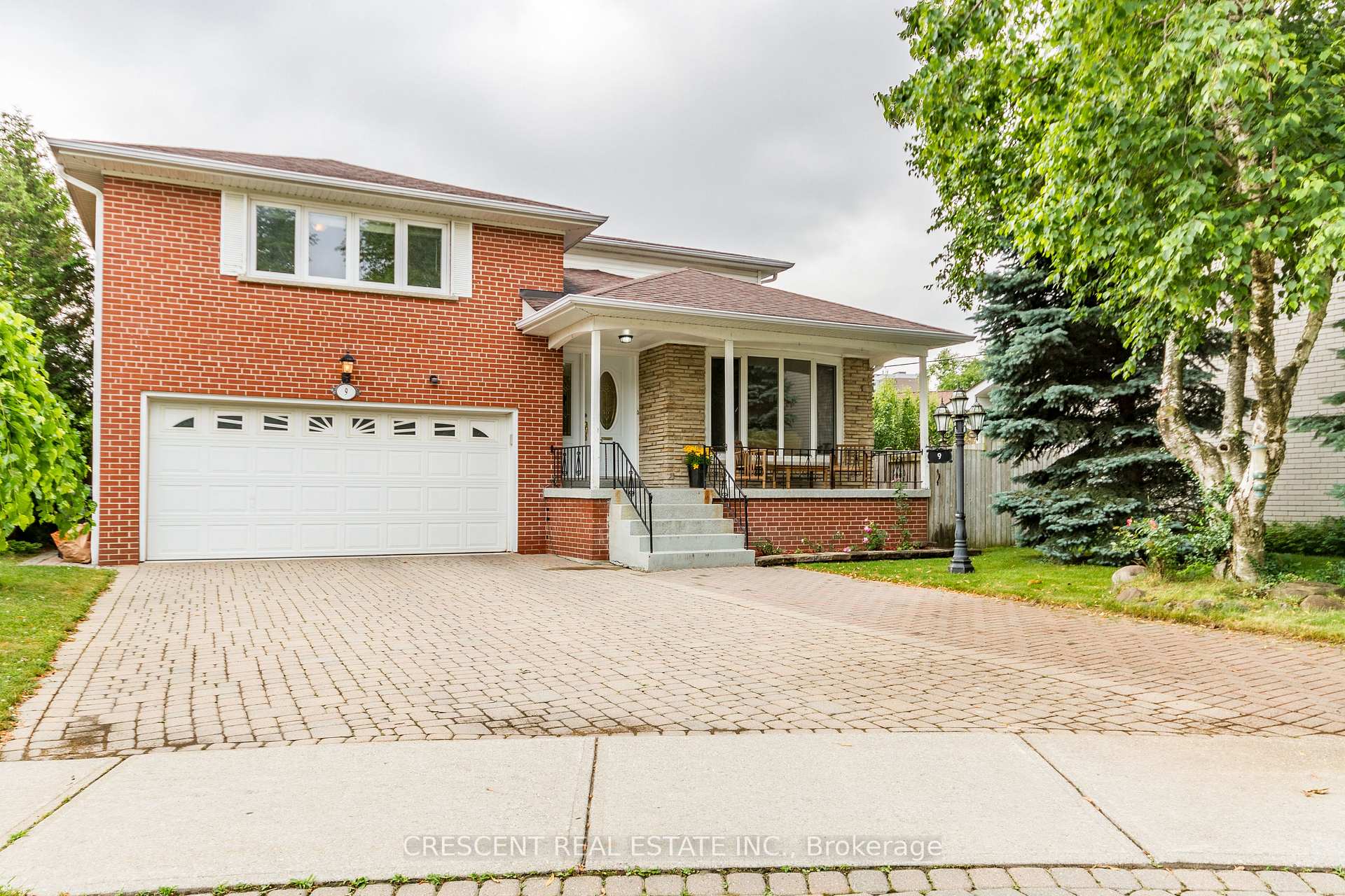 Photo 2 of 9 Clay Court, Etobicoke, Edenbridge-Humber Valley — HOMEH