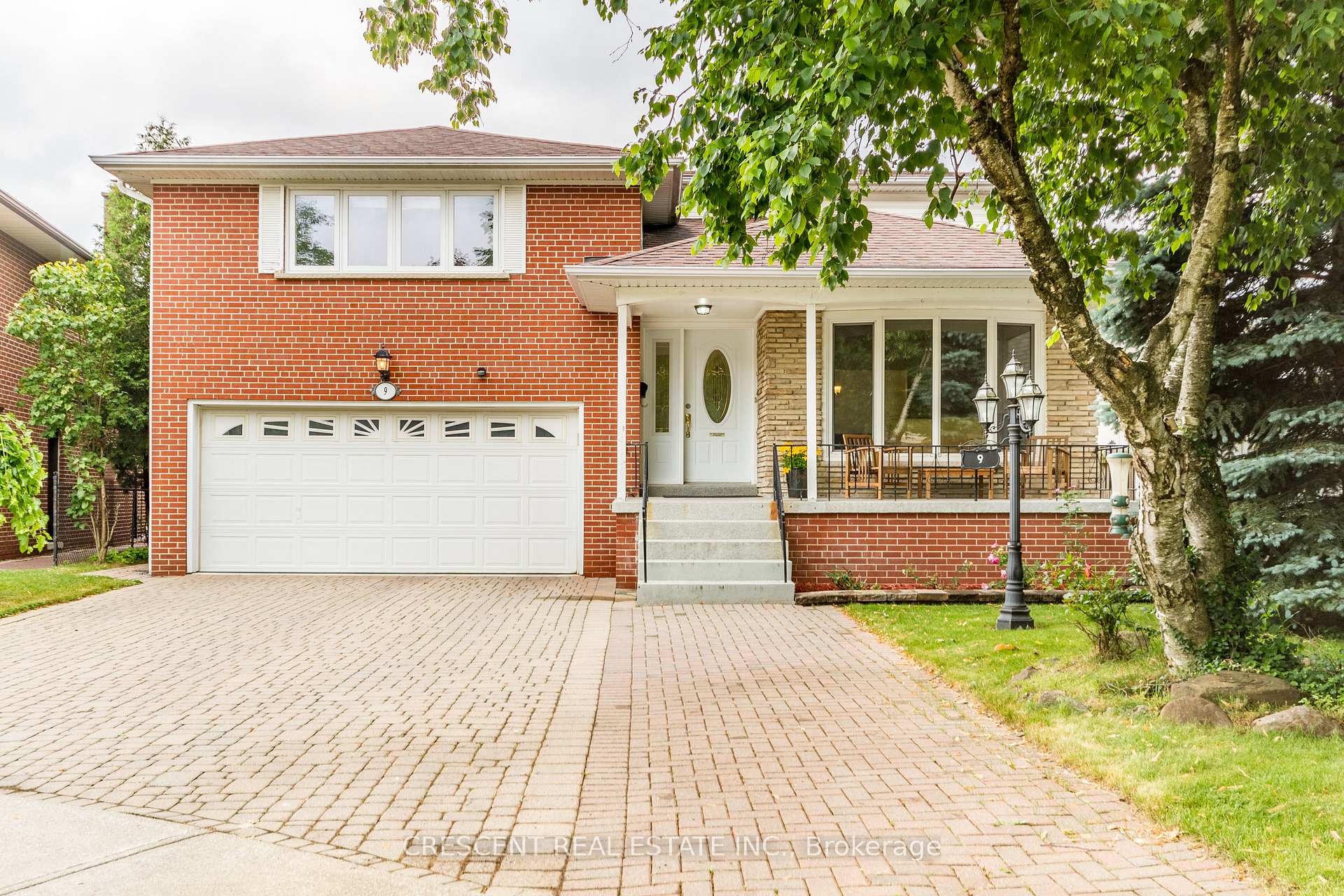 Photo 3 of 9 Clay Court, Etobicoke, Edenbridge-Humber Valley — HOMEH