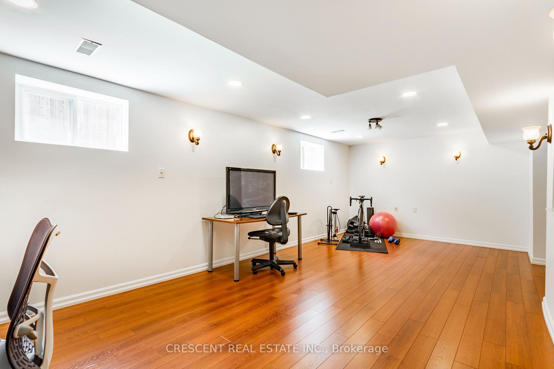 Photo 33 of 9 Clay Court, Etobicoke, Edenbridge-Humber Valley — HOMEH