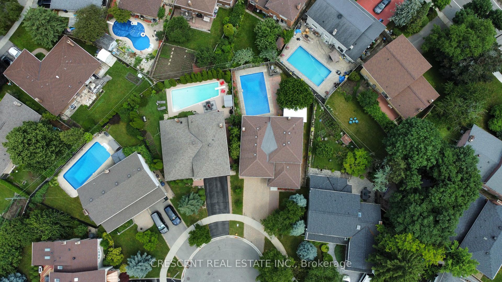 Photo 39 of 9 Clay Court, Etobicoke, Edenbridge-Humber Valley — HOMEH