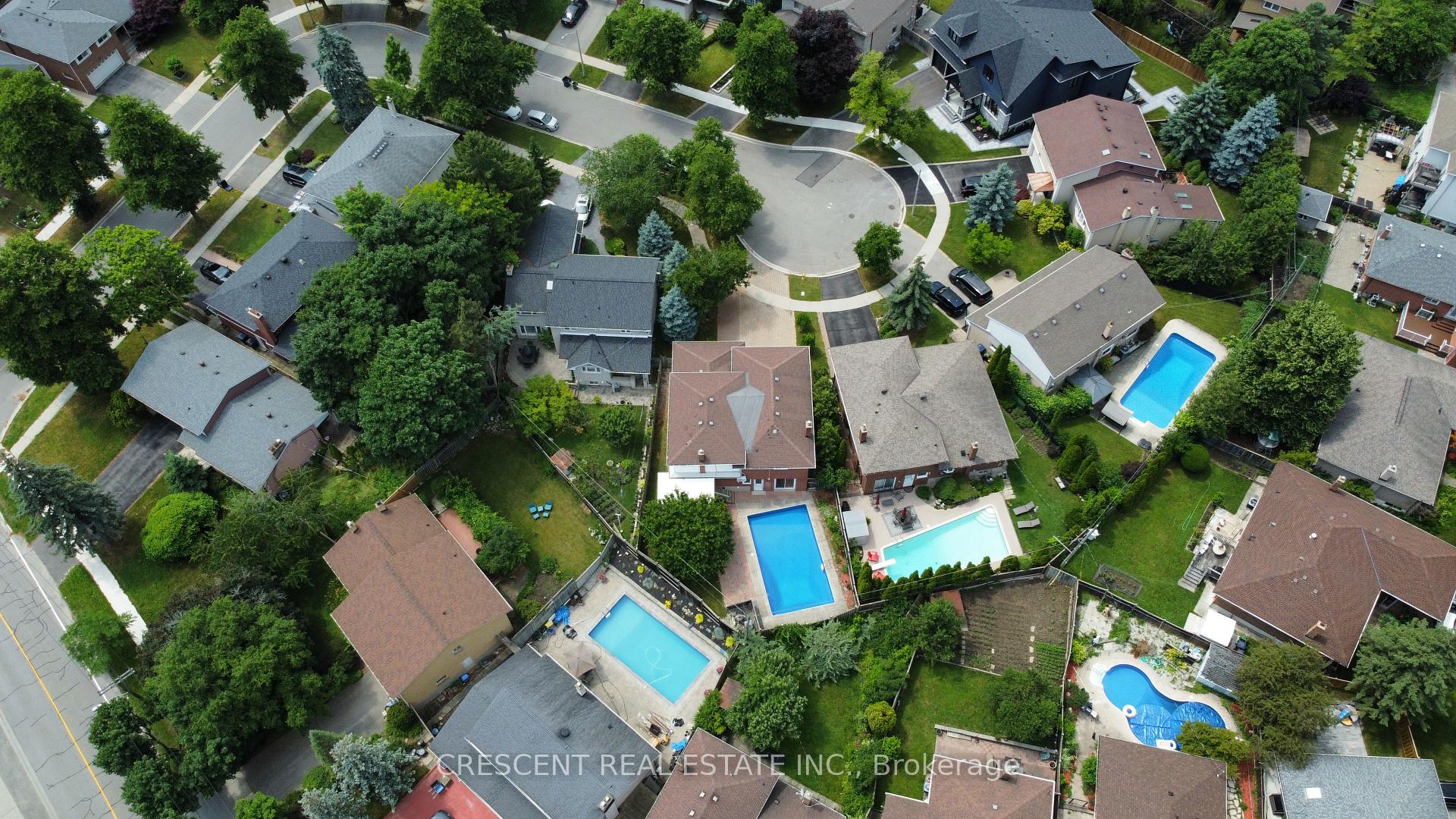 Photo 41 of 9 Clay Court, Etobicoke, Edenbridge-Humber Valley — HOMEH