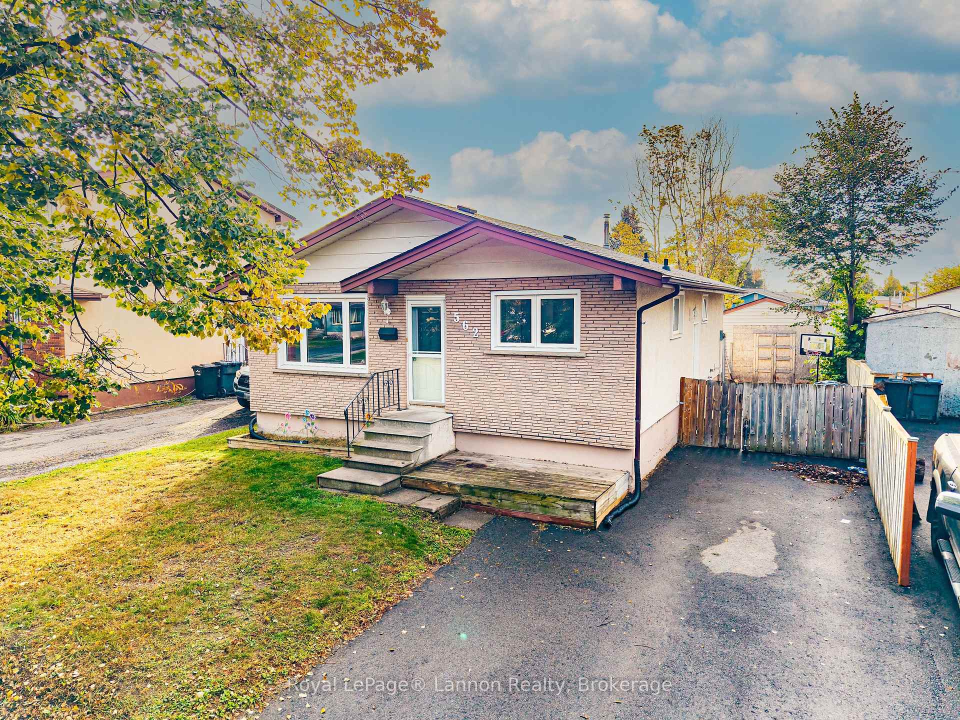Photo 1 of 562 Simon Fraser Drive, Thunder Bay, Northwood Park — HOMEH