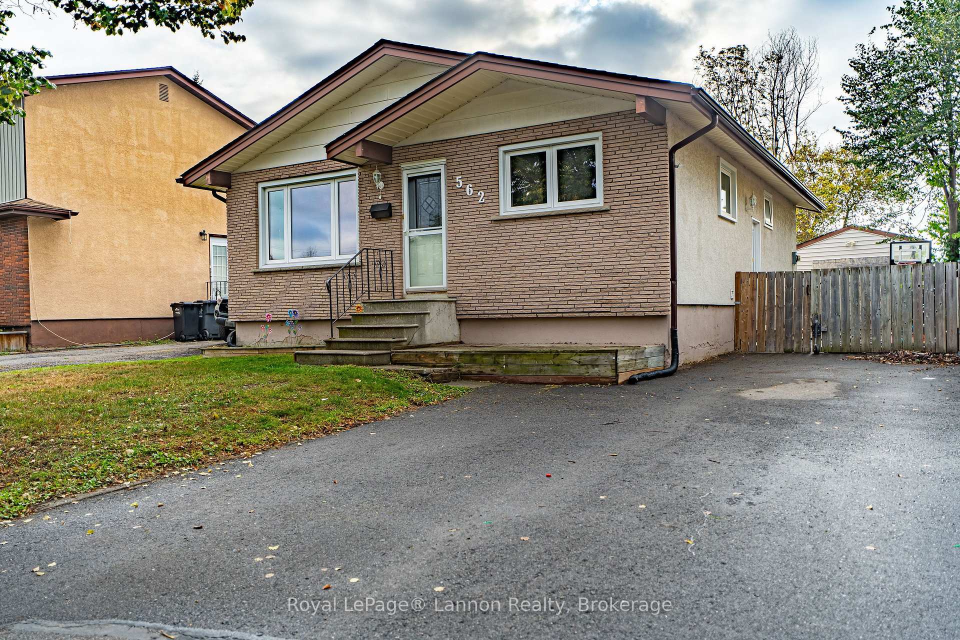 Photo 4 of 562 Simon Fraser Drive, Thunder Bay, Northwood Park — HOMEH