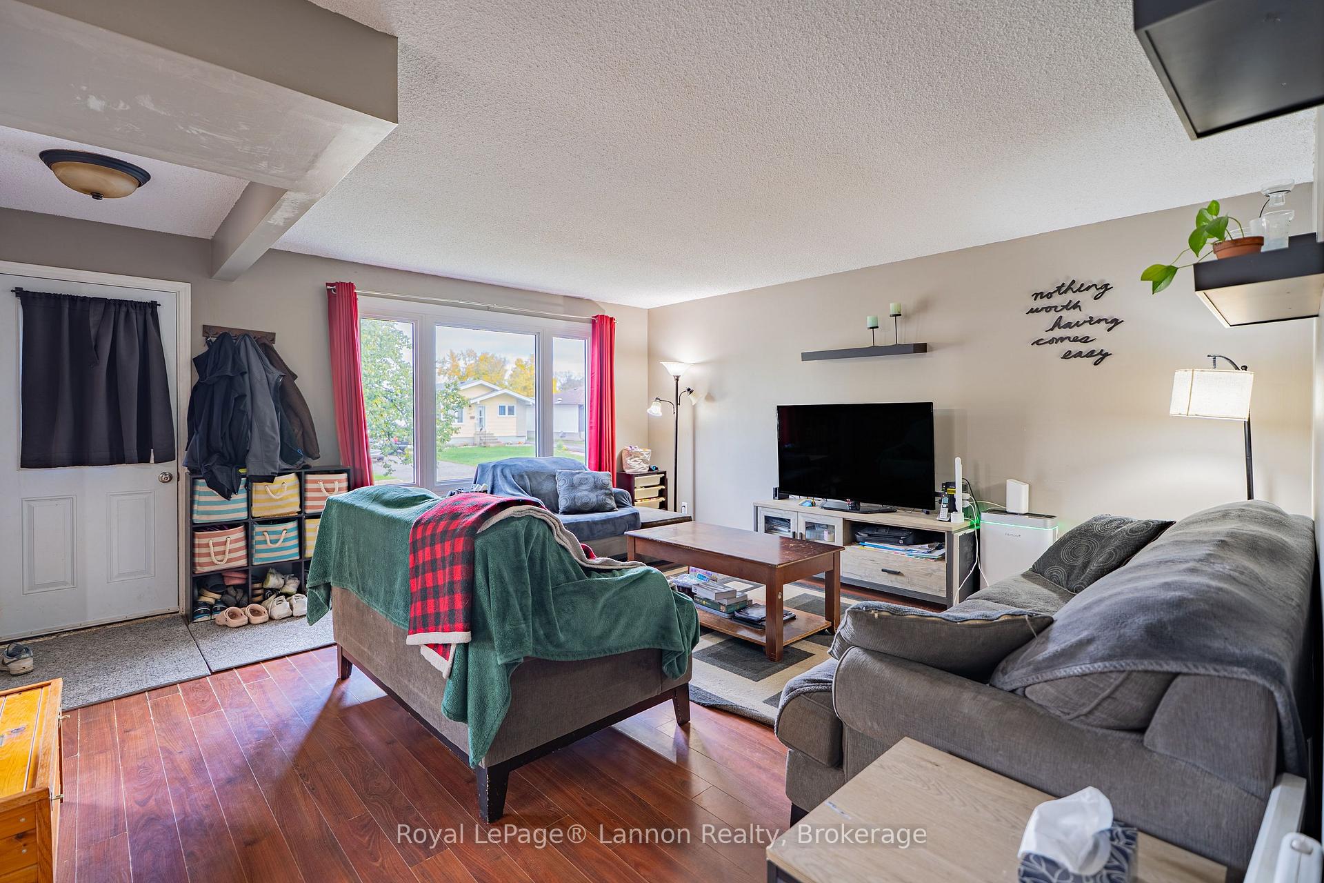 Photo 7 of 562 Simon Fraser Drive, Thunder Bay, Northwood Park — HOMEH