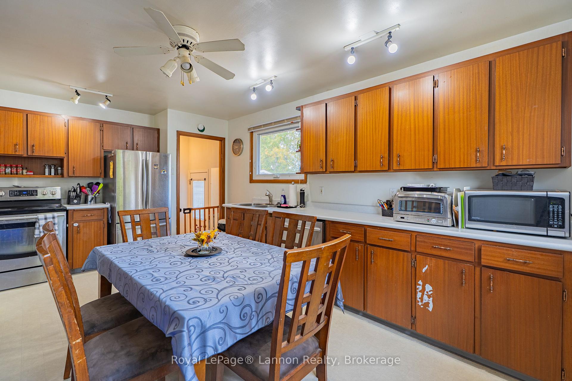 Photo 12 of 562 Simon Fraser Drive, Thunder Bay, Northwood Park — HOMEH