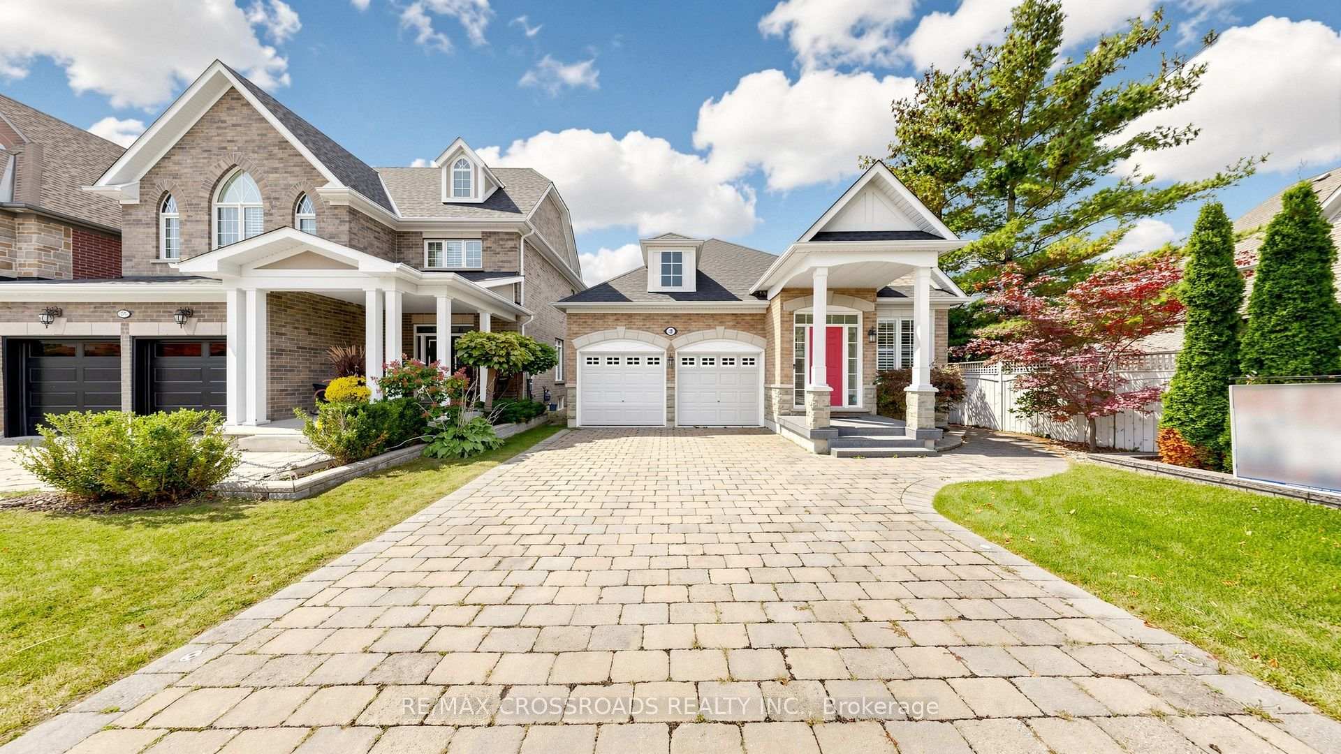 Photo 2 of 53 Castleglen Boulevard, Markham, Berczy — HOMEH