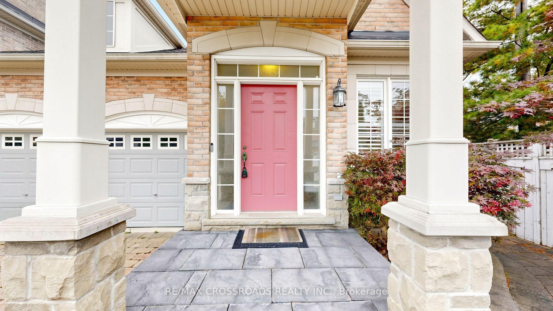 Photo 4 of 53 Castleglen Boulevard, Markham, Berczy — HOMEH