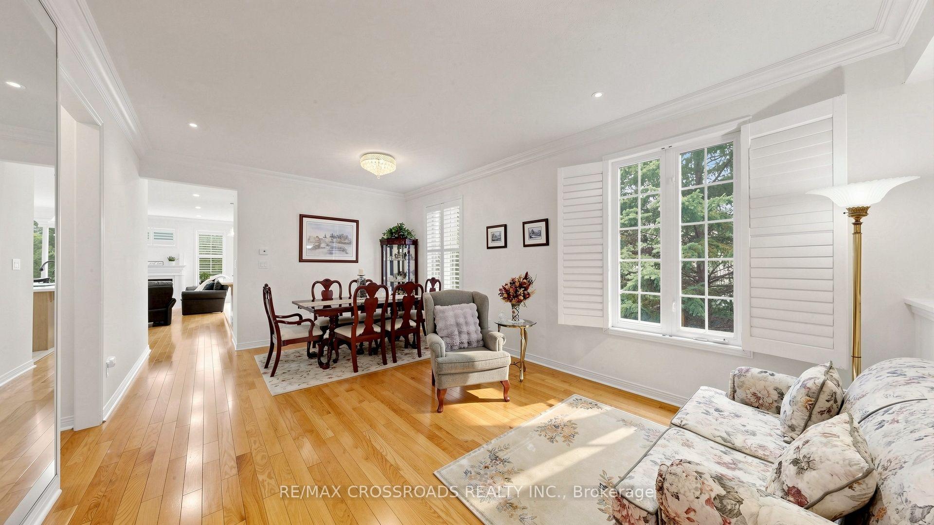 Photo 7 of 53 Castleglen Boulevard, Markham, Berczy — HOMEH
