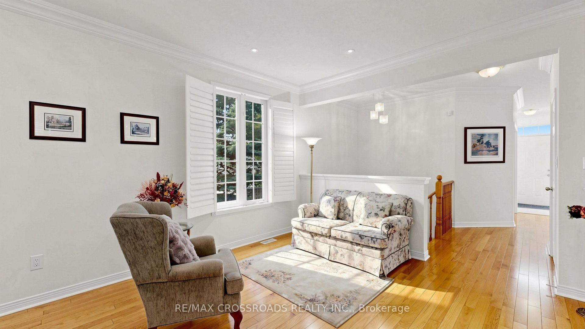 Photo 6 of 53 Castleglen Boulevard, Markham, Berczy — HOMEH