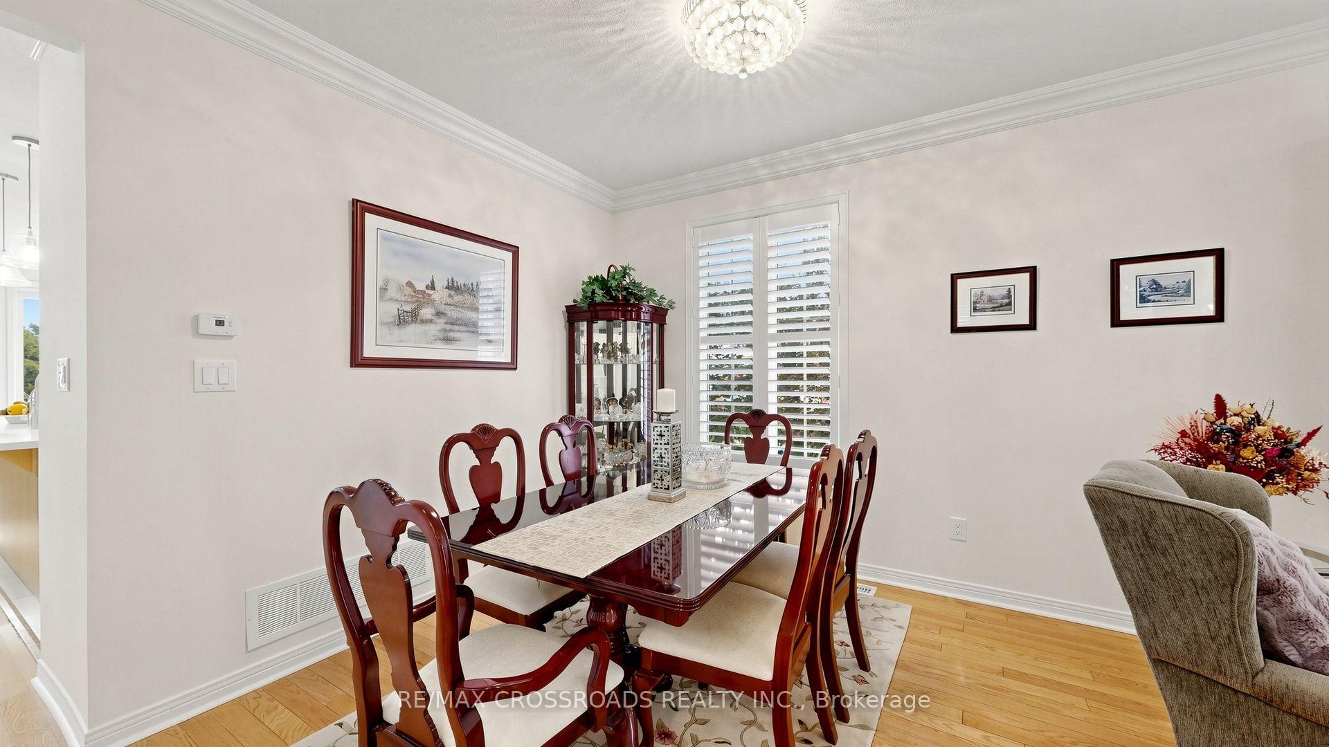 Photo 8 of 53 Castleglen Boulevard, Markham, Berczy — HOMEH