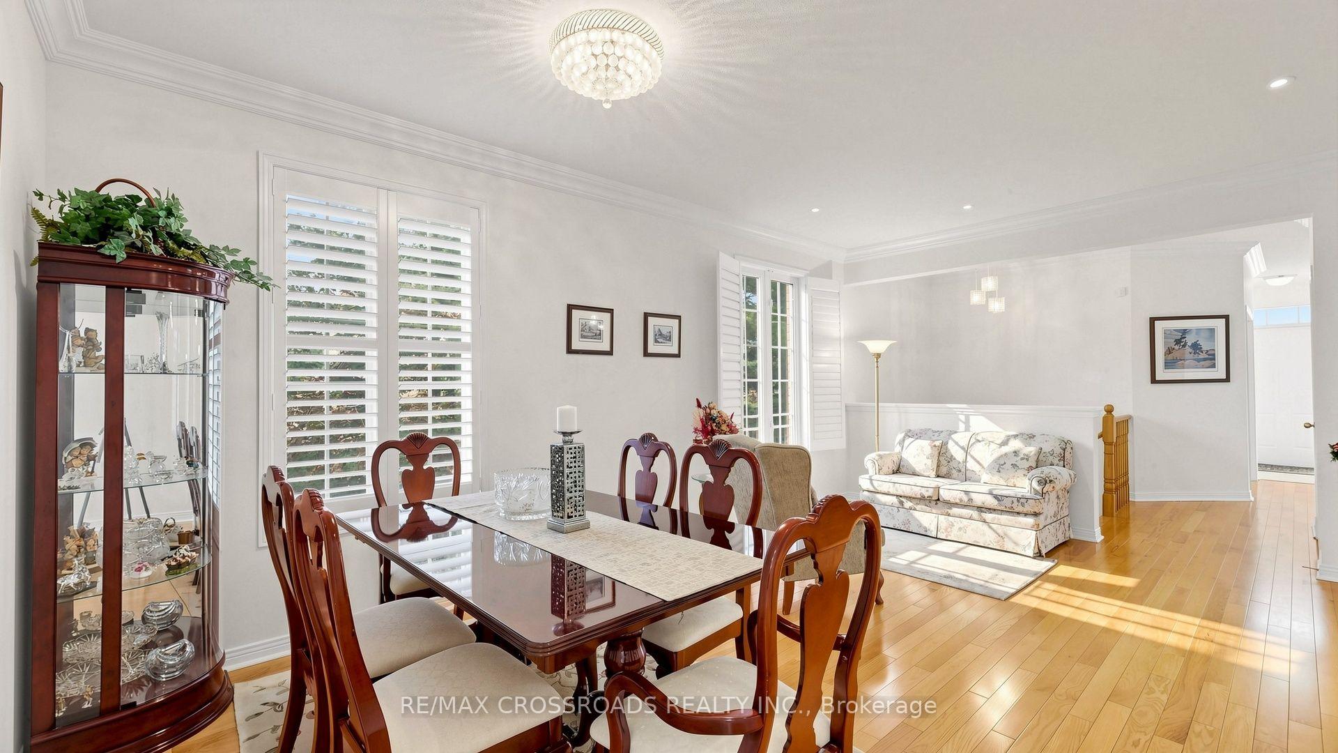 Photo 9 of 53 Castleglen Boulevard, Markham, Berczy — HOMEH