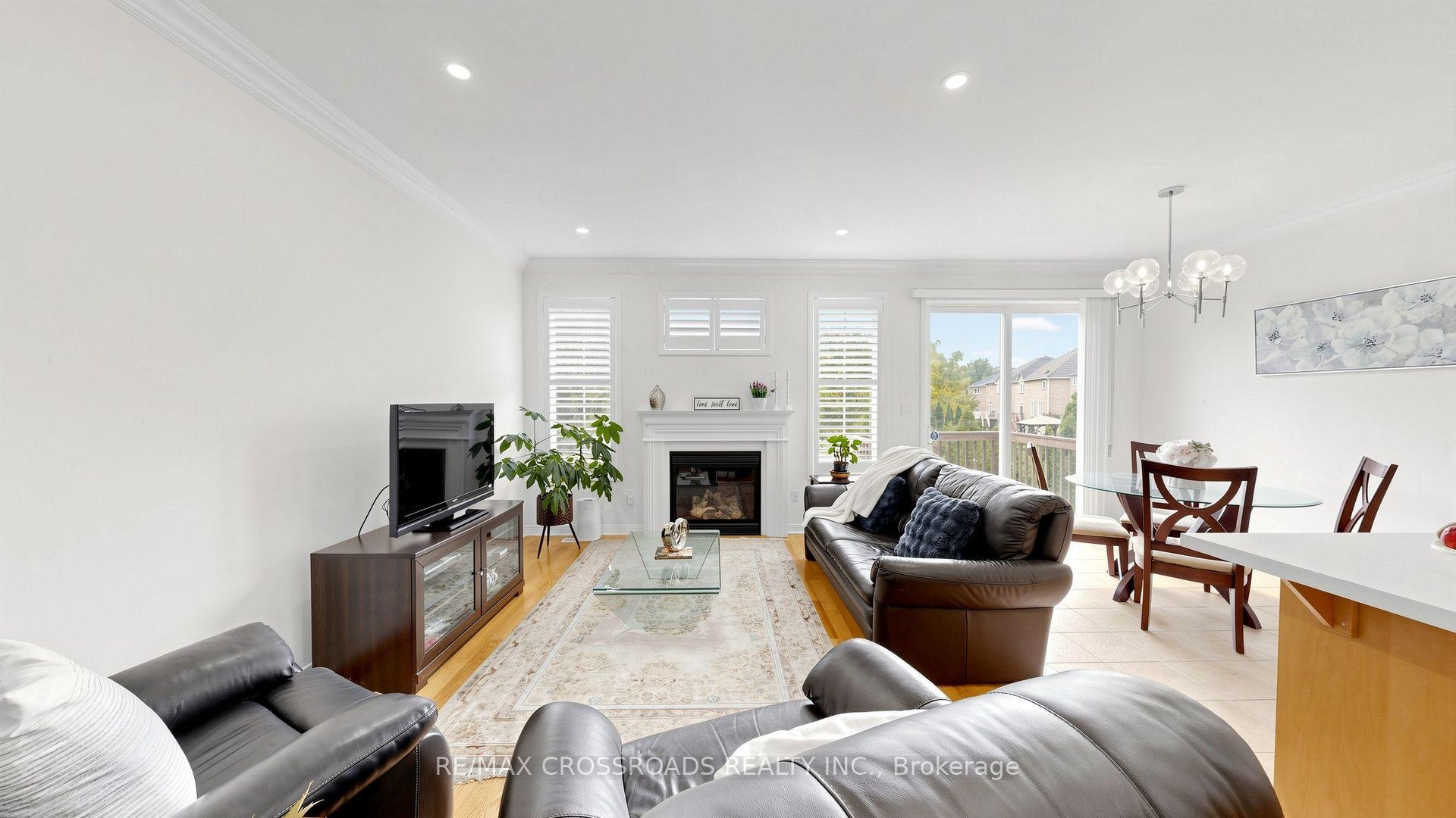 Photo 11 of 53 Castleglen Boulevard, Markham, Berczy — HOMEH