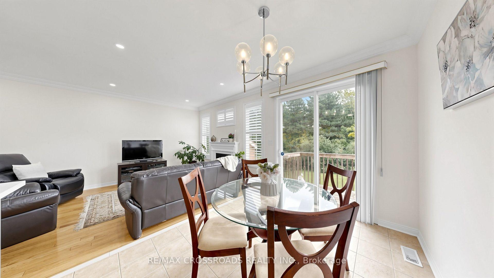 Photo 16 of 53 Castleglen Boulevard, Markham, Berczy — HOMEH