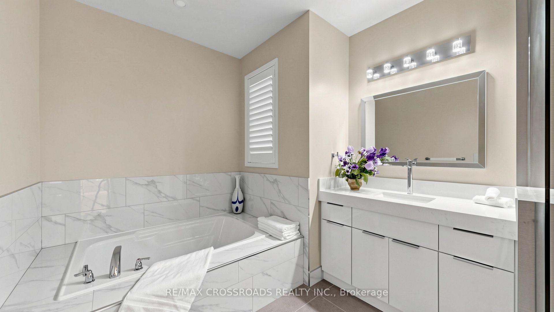 Photo 20 of 53 Castleglen Boulevard, Markham, Berczy — HOMEH