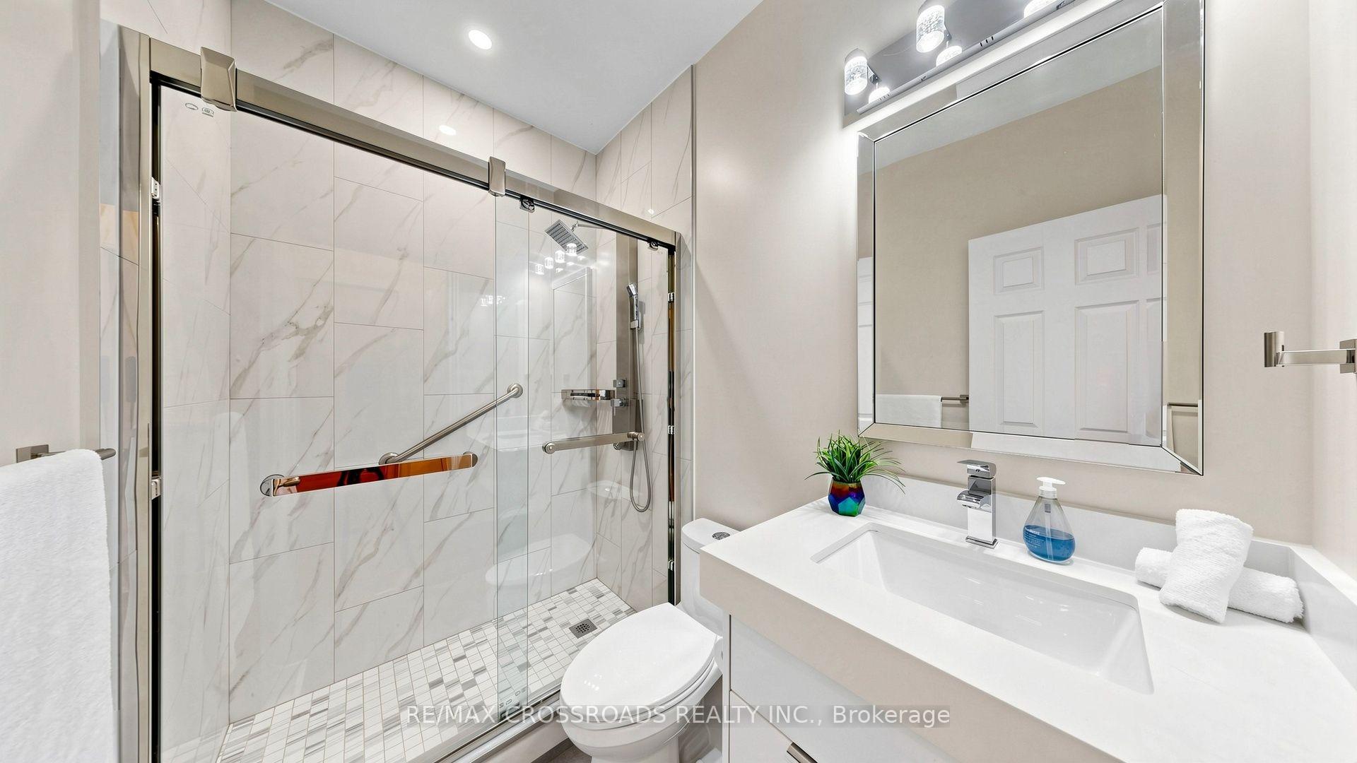Photo 23 of 53 Castleglen Boulevard, Markham, Berczy — HOMEH