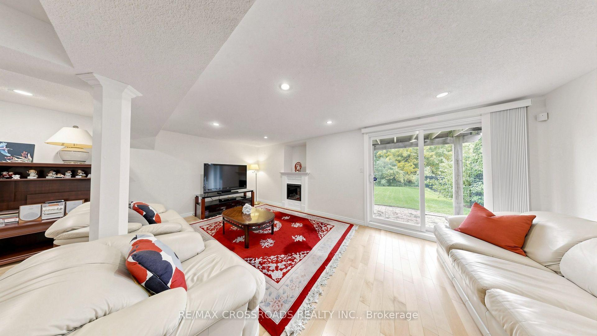 Photo 28 of 53 Castleglen Boulevard, Markham, Berczy — HOMEH