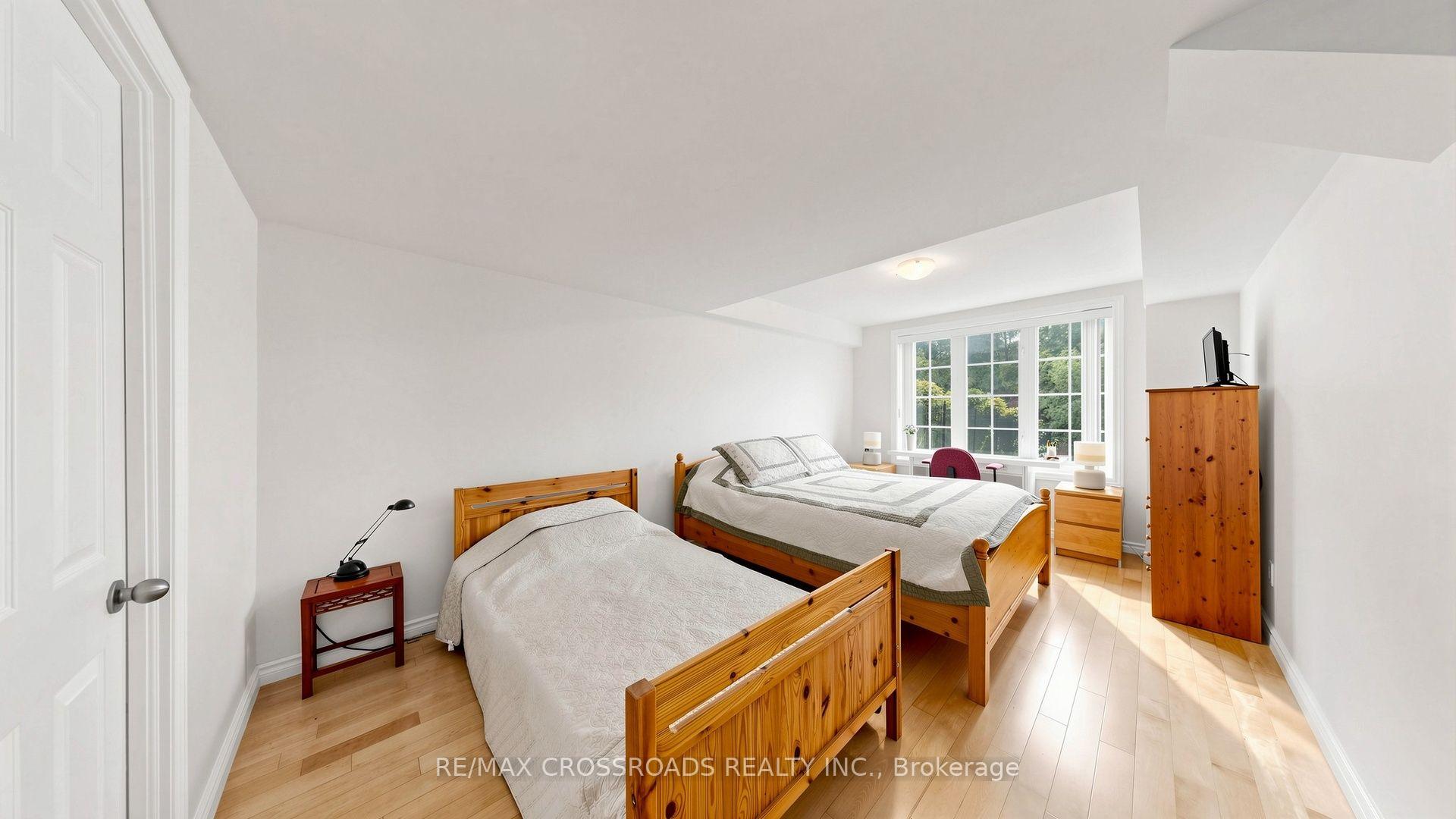 Photo 31 of 53 Castleglen Boulevard, Markham, Berczy — HOMEH