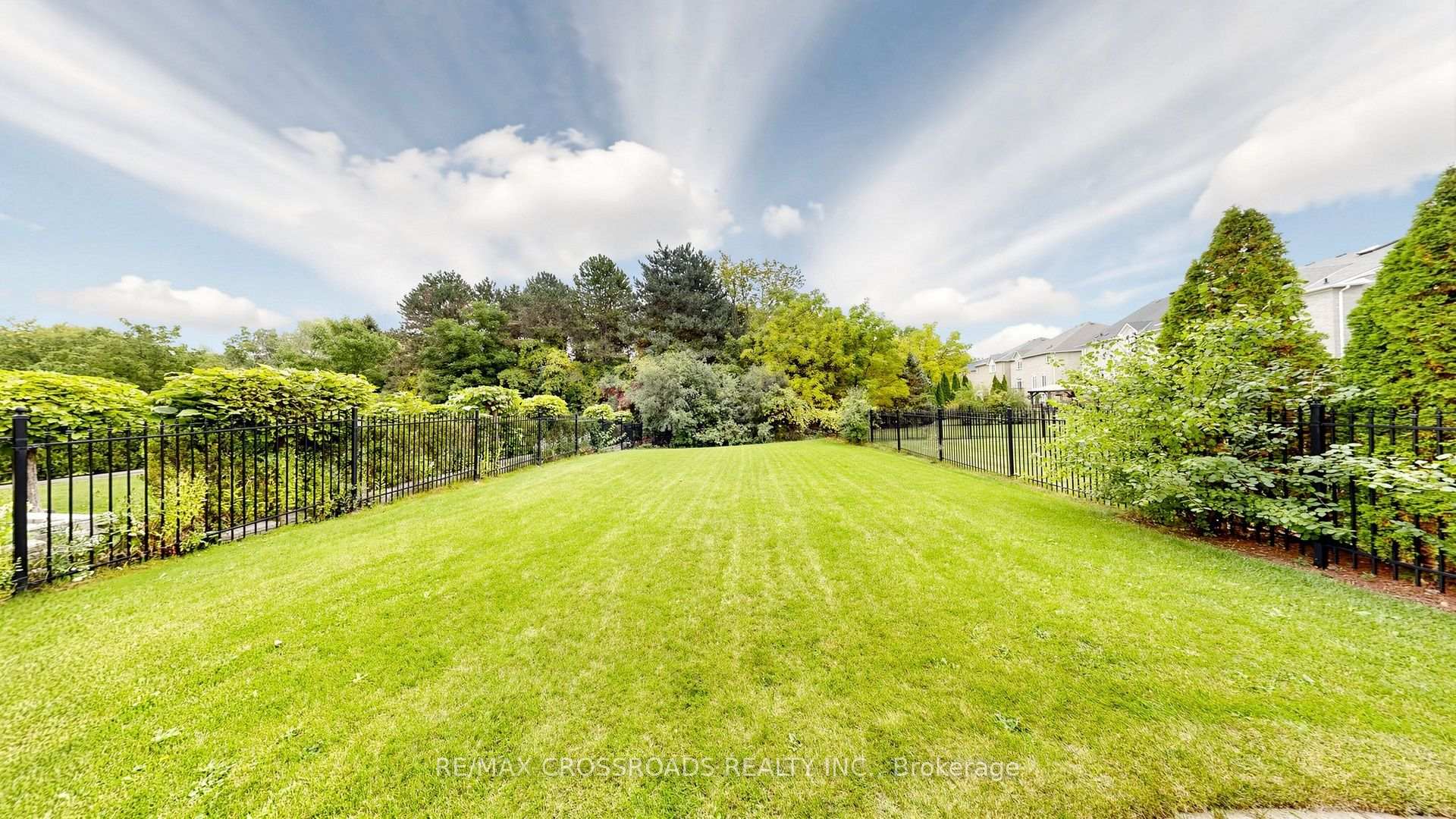 Photo 39 of 53 Castleglen Boulevard, Markham, Berczy — HOMEH