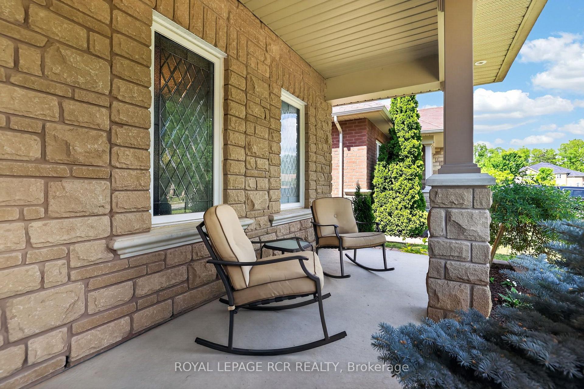 Photo 3 of 30 Borland Crescent, Caledon, Caledon East — HOMEH