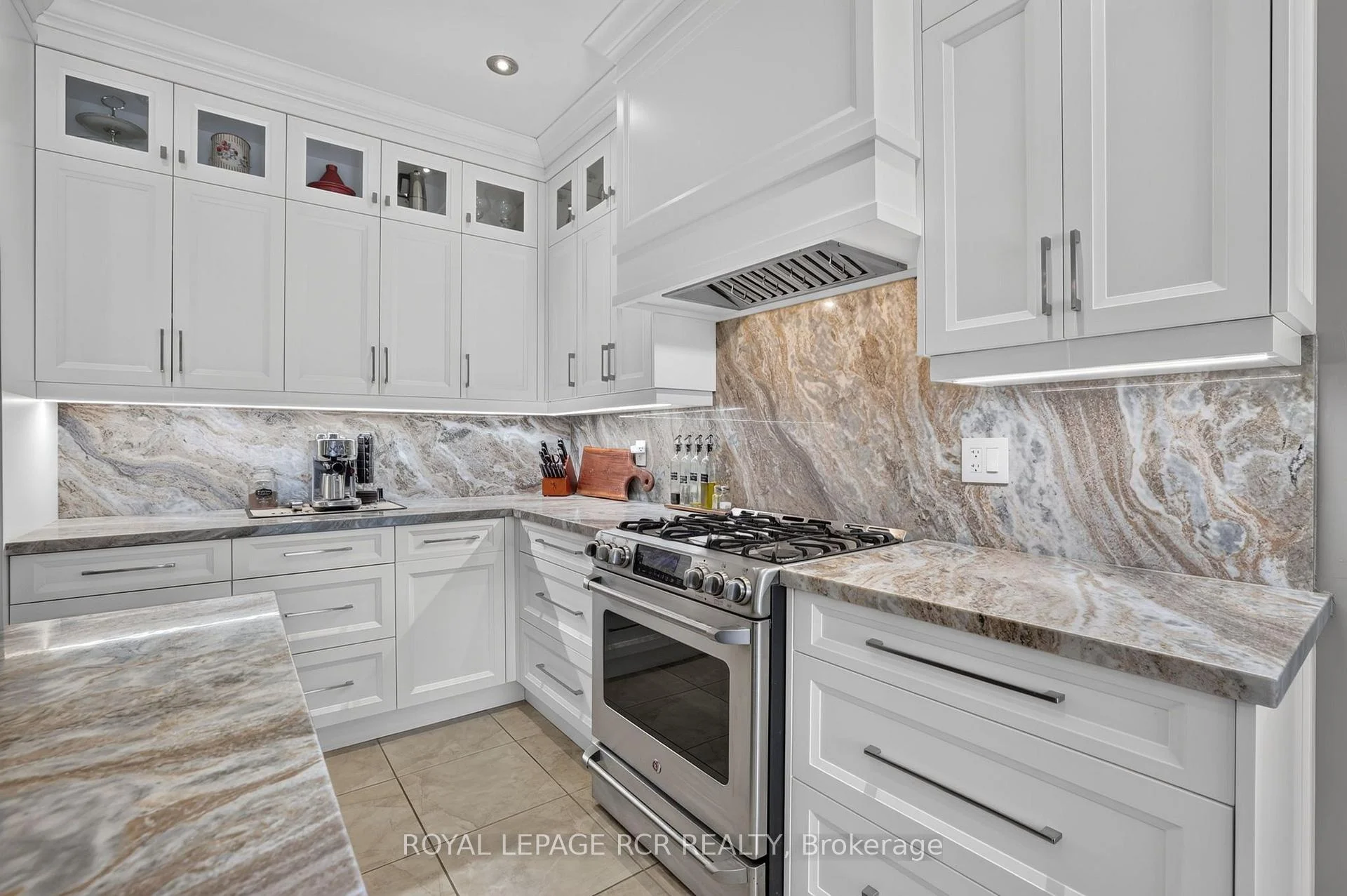 Photo 14 of 30 Borland Crescent, Caledon, Caledon East — HOMEH