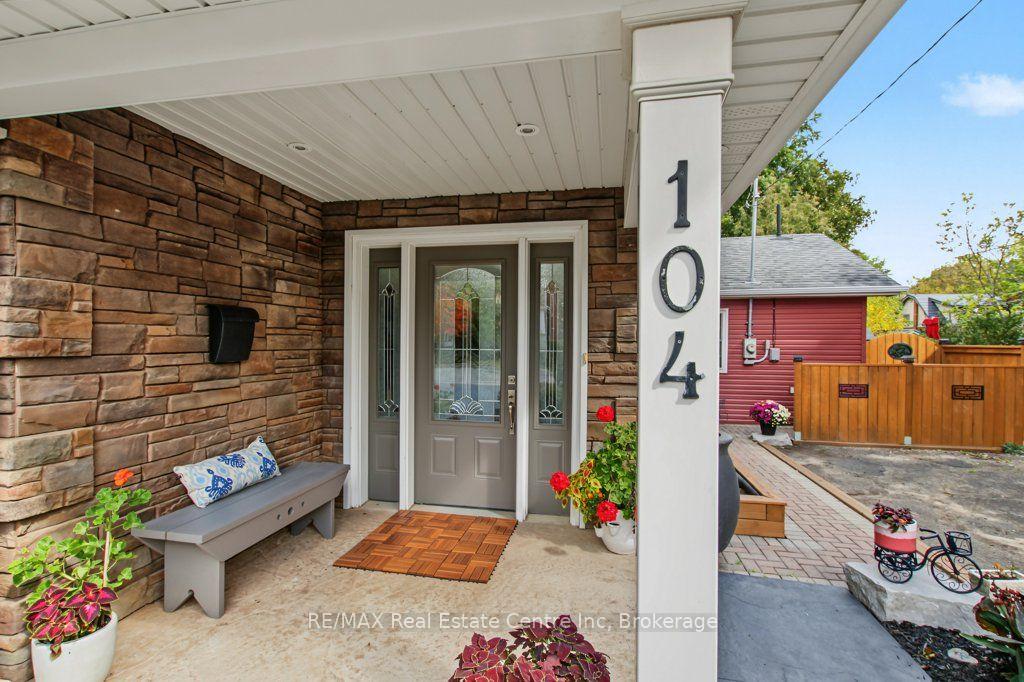 Photo 6 of 104 Johnston Street, Guelph, St. Patrick's Ward — HOMEH