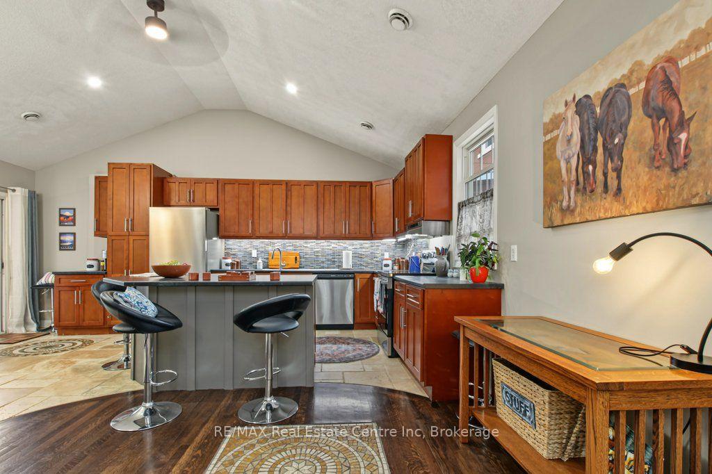 Photo 13 of 104 Johnston Street, Guelph, St. Patrick's Ward — HOMEH