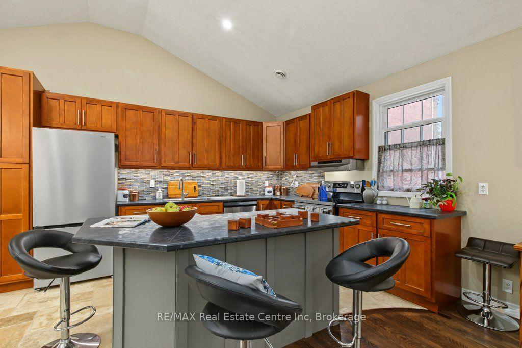 Photo 14 of 104 Johnston Street, Guelph, St. Patrick's Ward — HOMEH