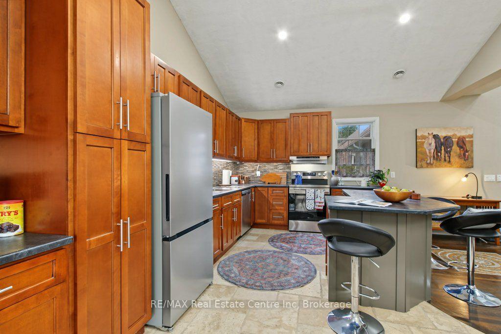 Photo 16 of 104 Johnston Street, Guelph, St. Patrick's Ward — HOMEH