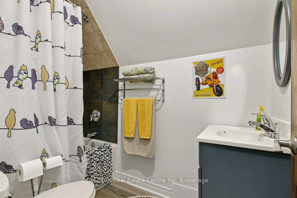 Photo 36 of 104 Johnston Street, Guelph, St. Patrick's Ward — HOMEH