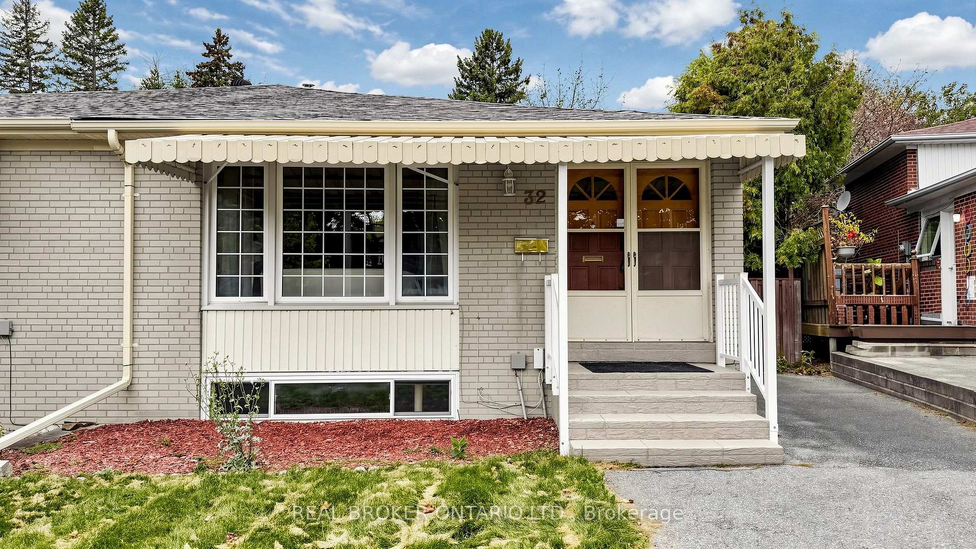 Photo 1 of 32 Cairnside Crescent, North York, Pleasant View — HOMEH