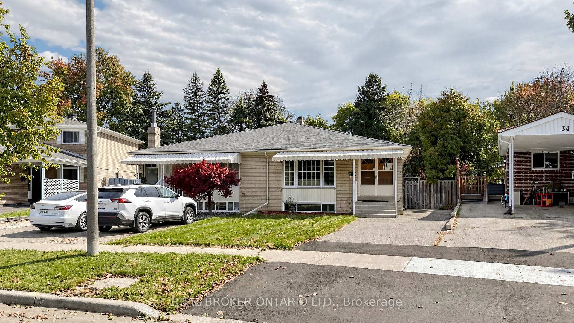 Photo 4 of 32 Cairnside Crescent, North York, Pleasant View — HOMEH