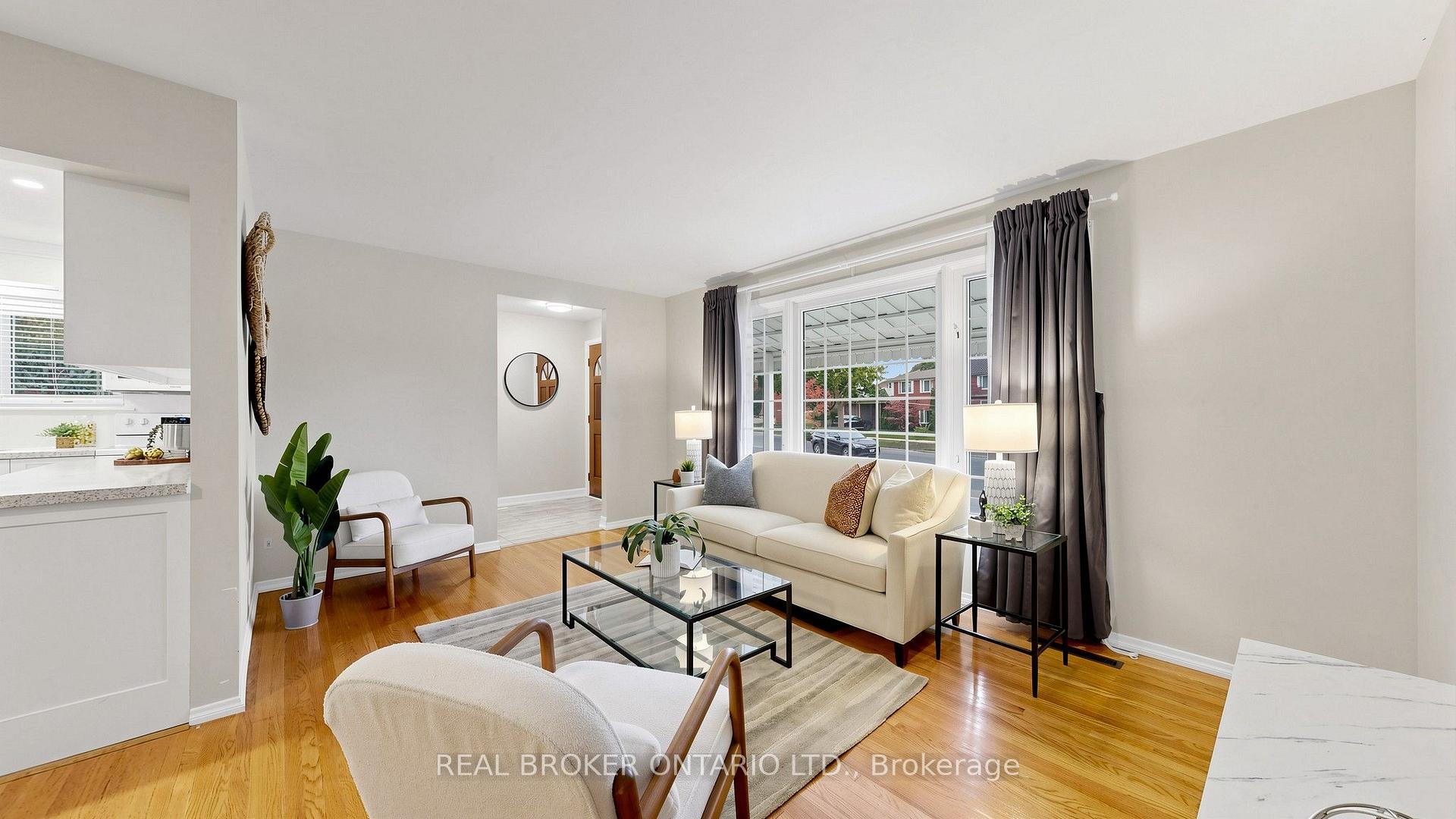 Photo 5 of 32 Cairnside Crescent, North York, Pleasant View — HOMEH
