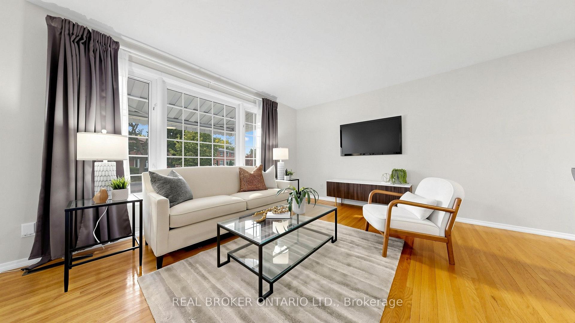 Photo 6 of 32 Cairnside Crescent, North York, Pleasant View — HOMEH