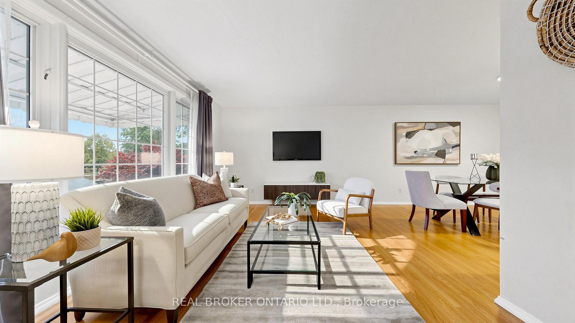 Photo 8 of 32 Cairnside Crescent, North York, Pleasant View — HOMEH