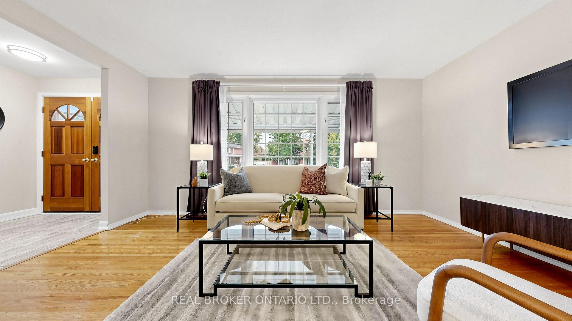 Photo 9 of 32 Cairnside Crescent, North York, Pleasant View — HOMEH