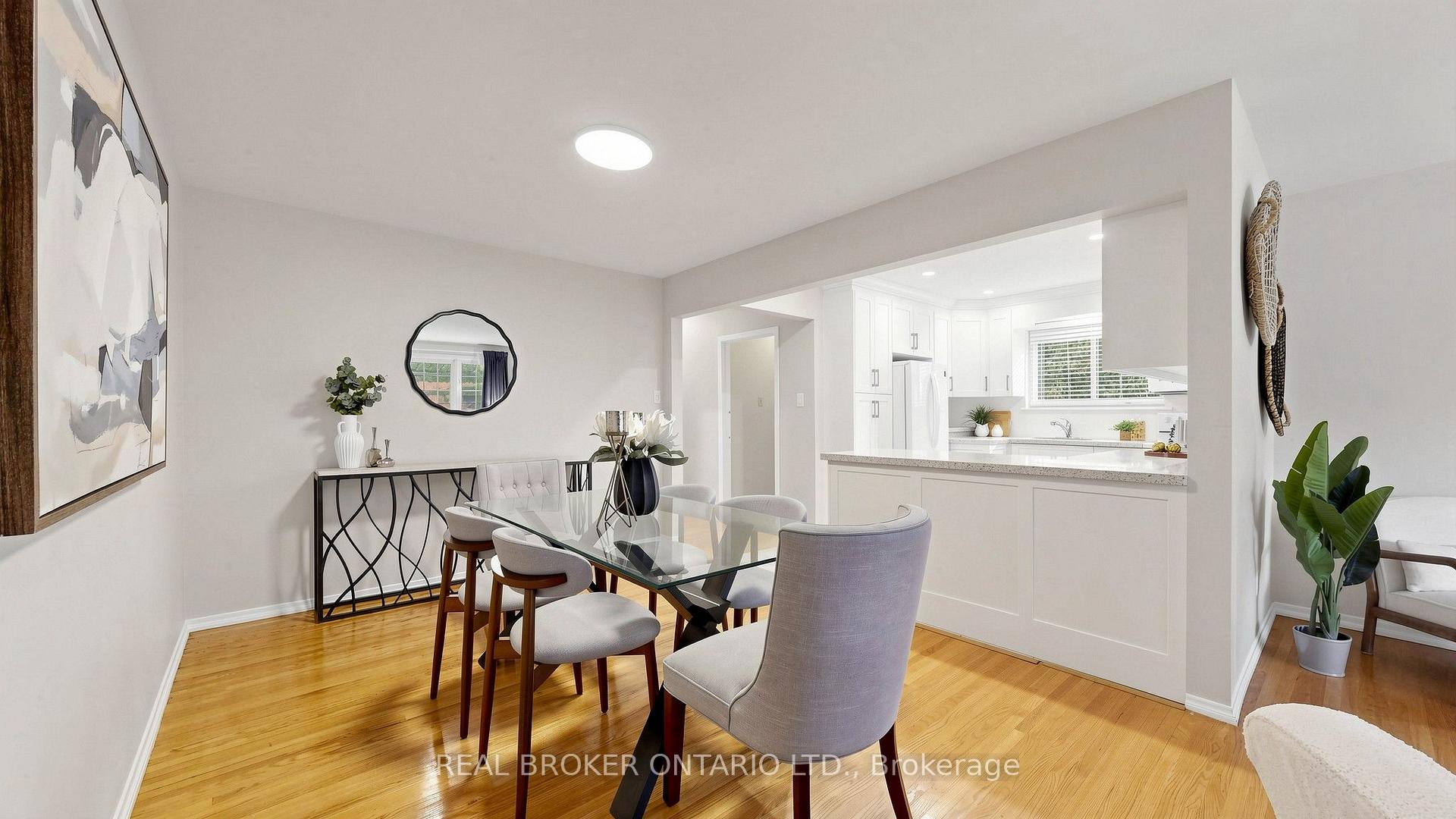 Photo 13 of 32 Cairnside Crescent, North York, Pleasant View — HOMEH