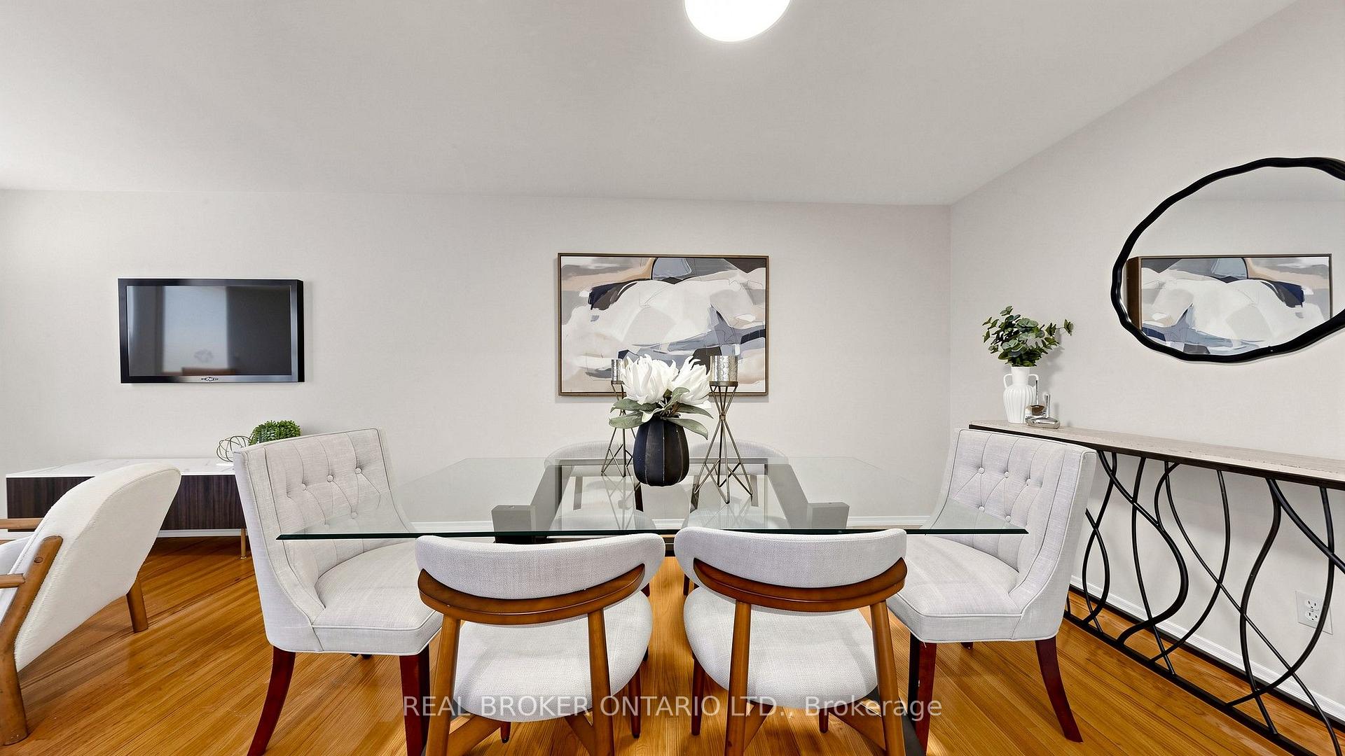 Photo 15 of 32 Cairnside Crescent, North York, Pleasant View — HOMEH