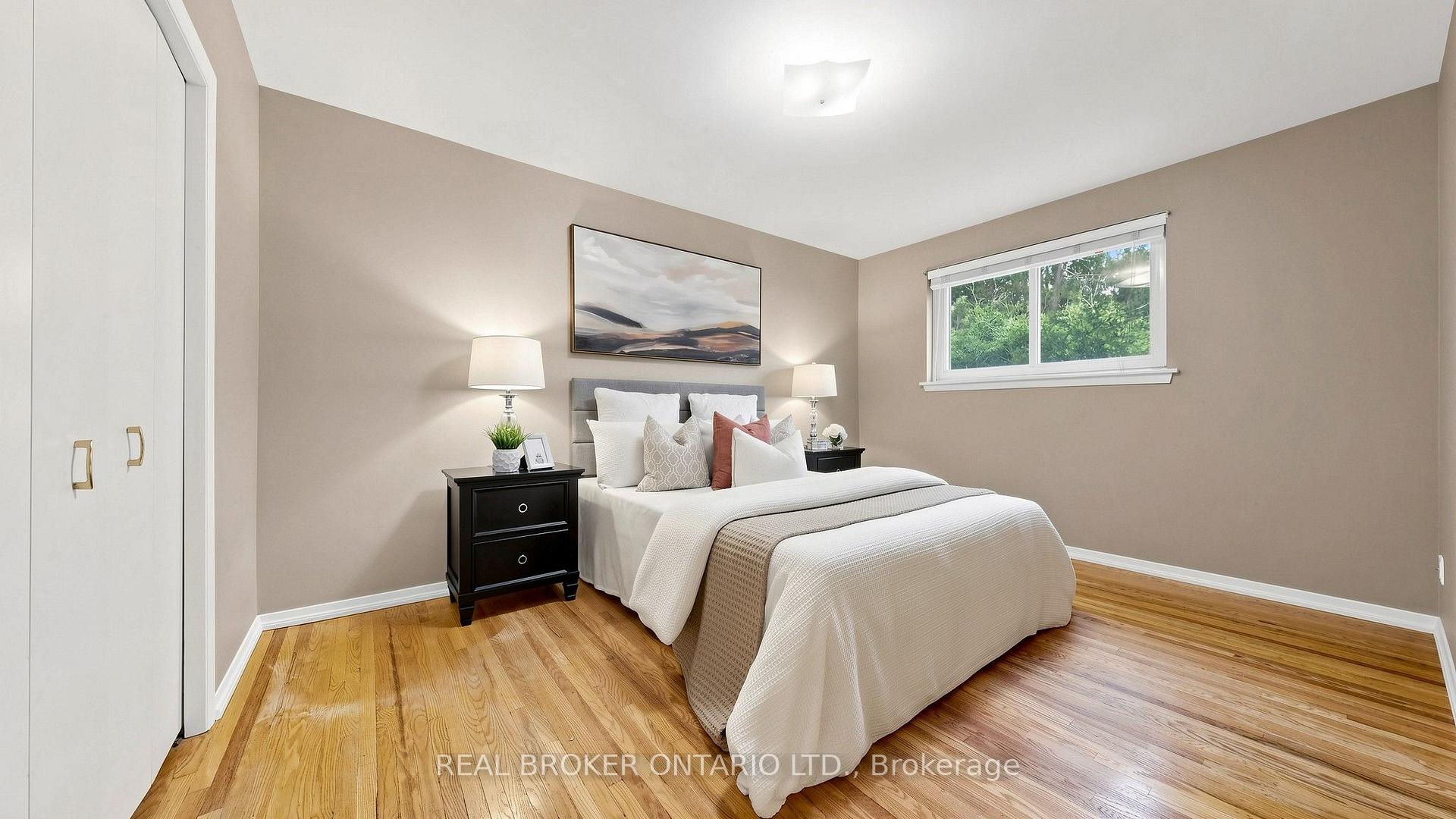 Photo 23 of 32 Cairnside Crescent, North York, Pleasant View — HOMEH