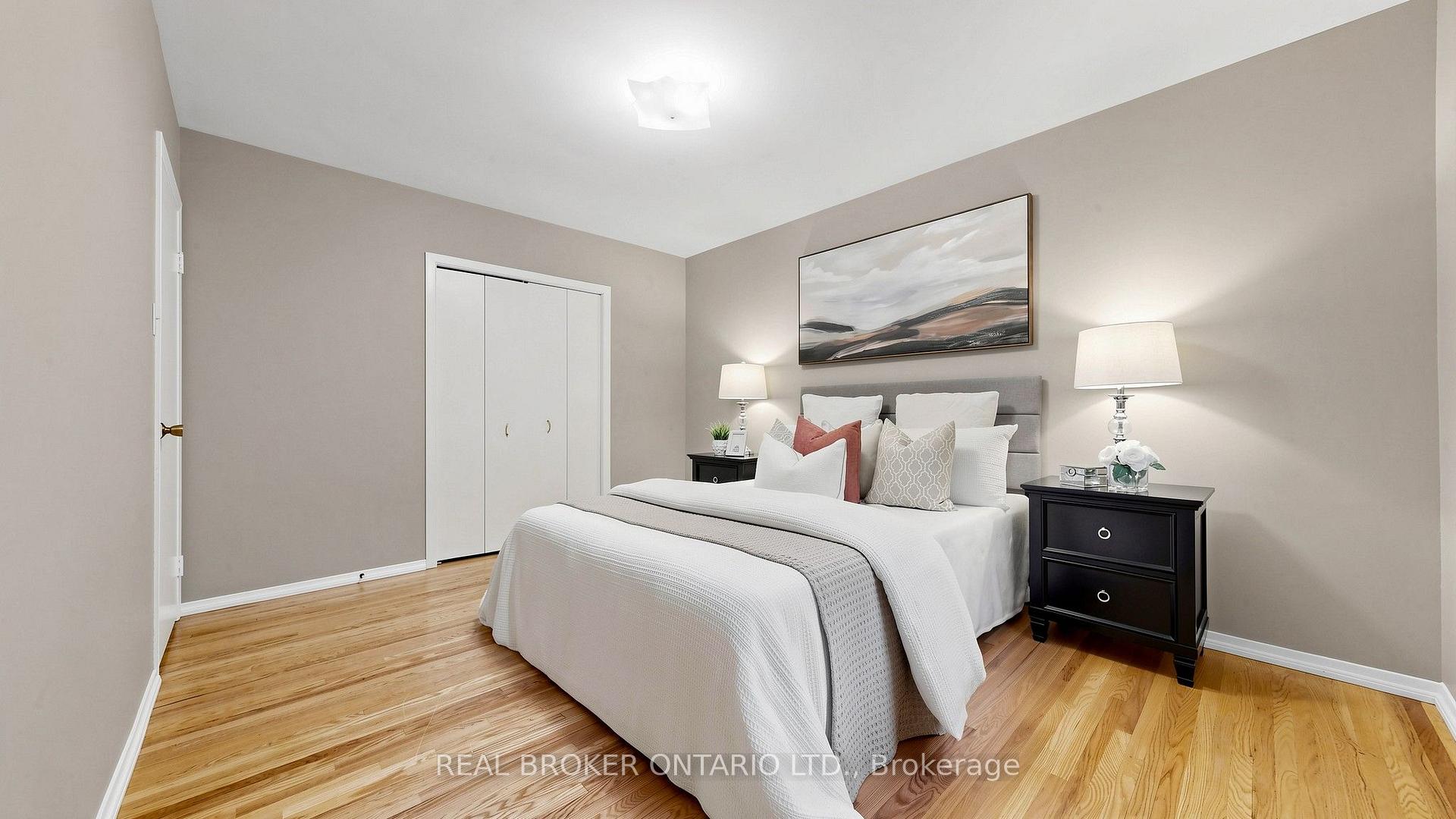 Photo 24 of 32 Cairnside Crescent, North York, Pleasant View — HOMEH